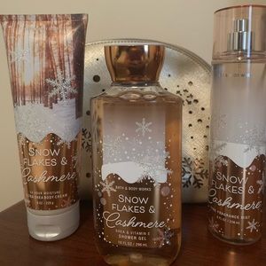 Bath&Body Works Snow & Flakes Cashmere Collection